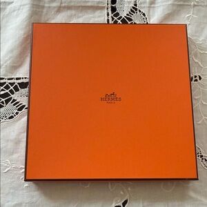 Hermès Orange Gift Box(scarf) - Signature Hermès Paris